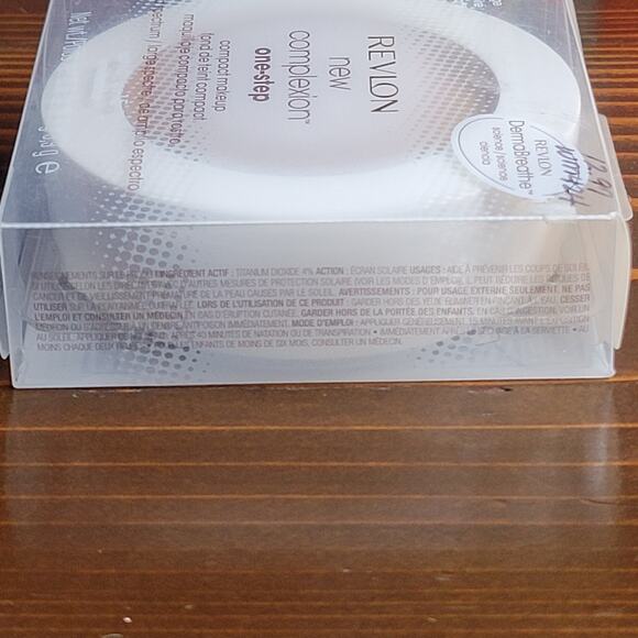 REVLON New Complexion One-Step Compact Makeup SPF 15 IVORY BEIGE 01✨️NEW✨️ - Picture 9 of 10